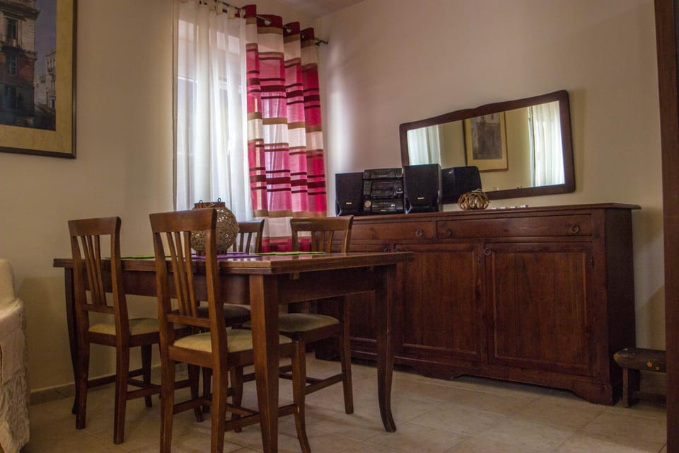 Communal lounge/ TV room, Dining area