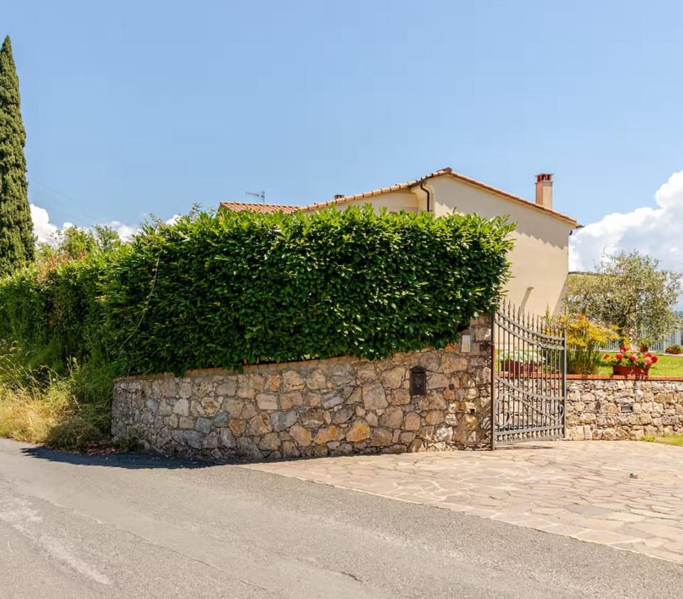 Camera Il Montetto3 -Giardino privato -parcheggio privato- Vicino a Lerici Bed and Breakfast in Province of Massa and Carrara