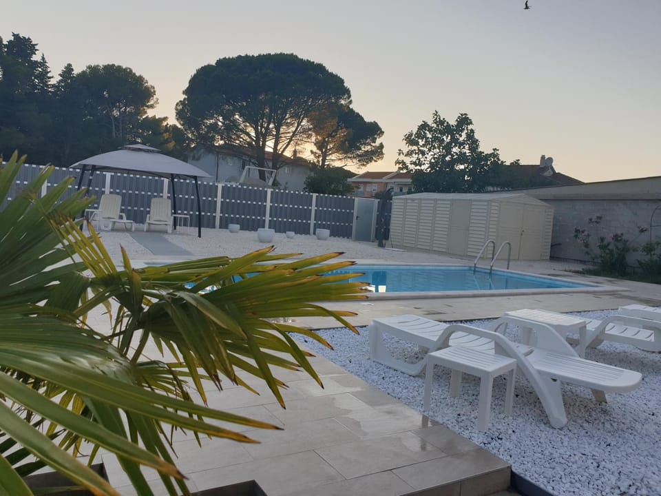 Grey Pearl with free EV Ch-Station Apartment in Fažana