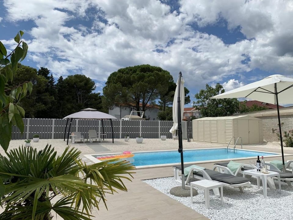 Grey Pearl with free EV Ch-Station Apartment in Fažana