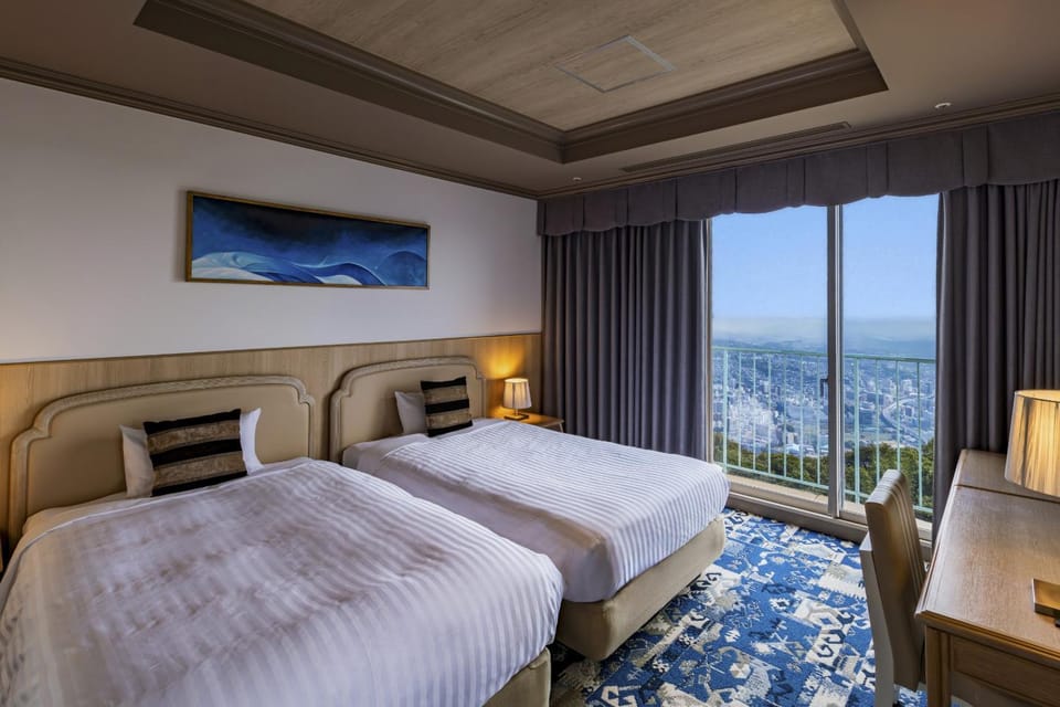 Bed, Bedroom, City view, Sea view