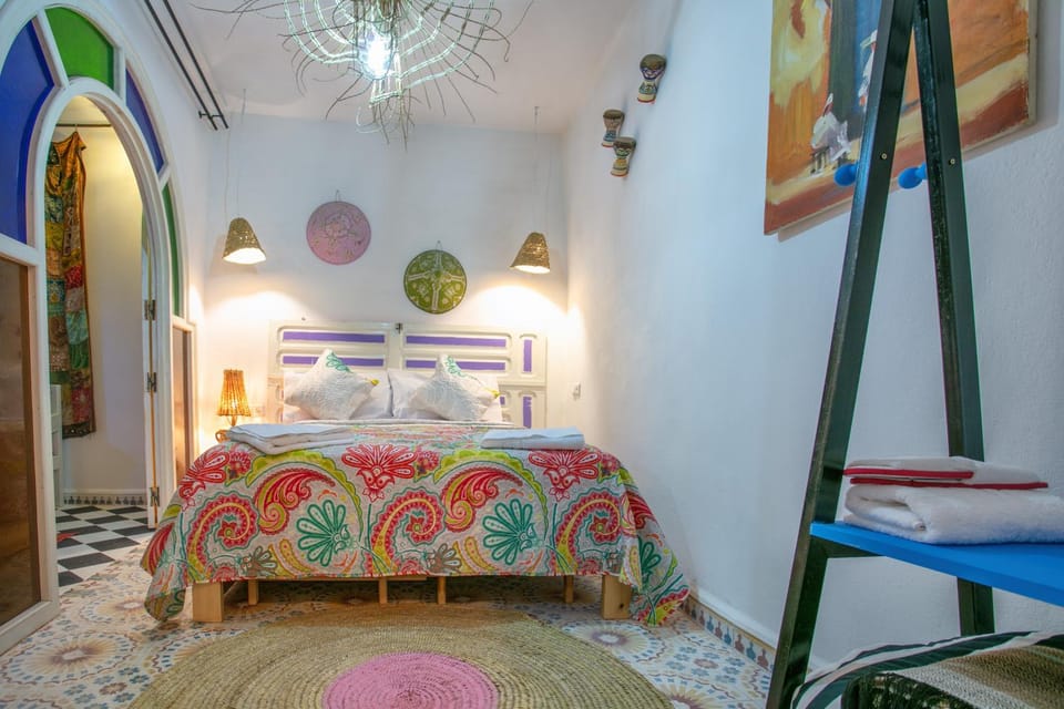 Photo of the whole room, Bedroom