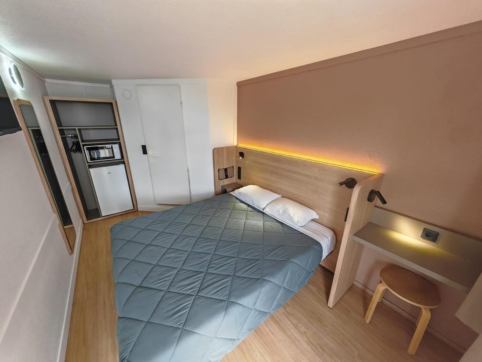 Bed, Bedroom