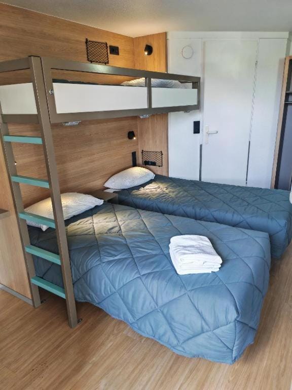 Bed, Bedroom, bunk bed, microwave