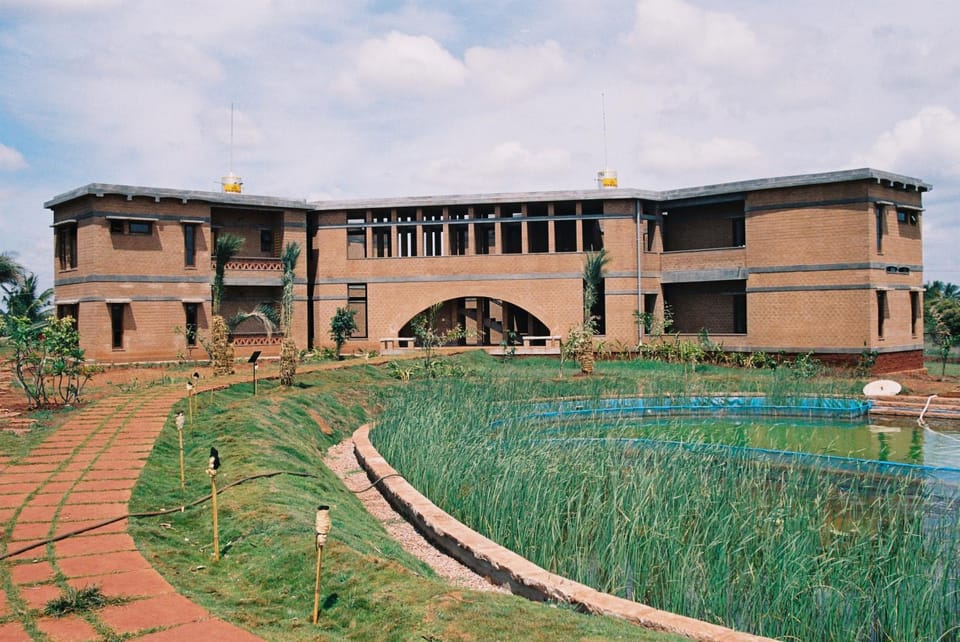 Facade/entrance