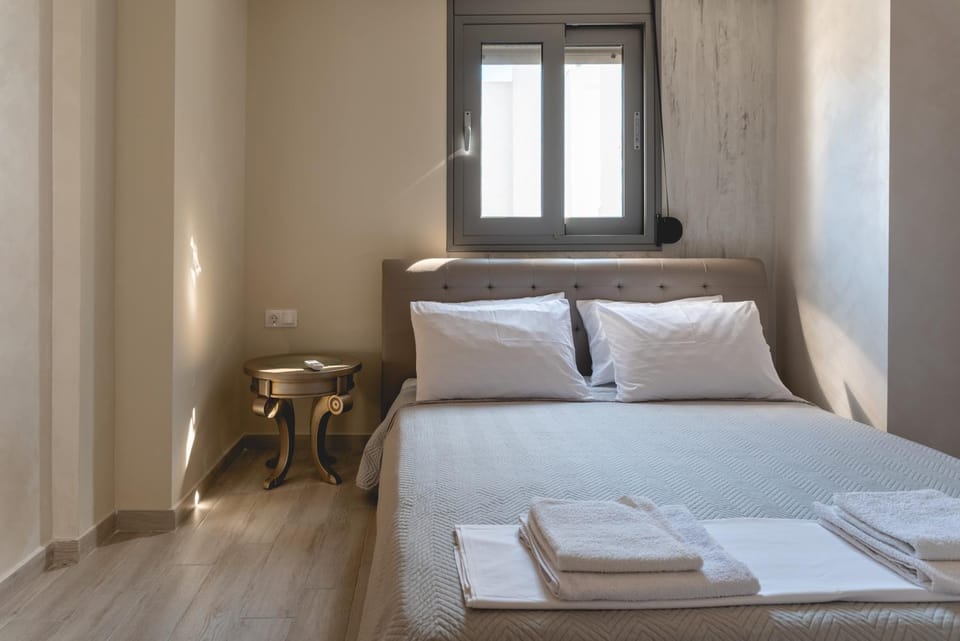 Bedroom, towels