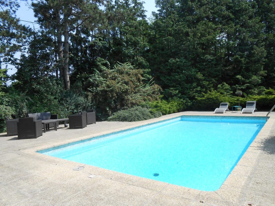 Swimming pool, Swimming pool