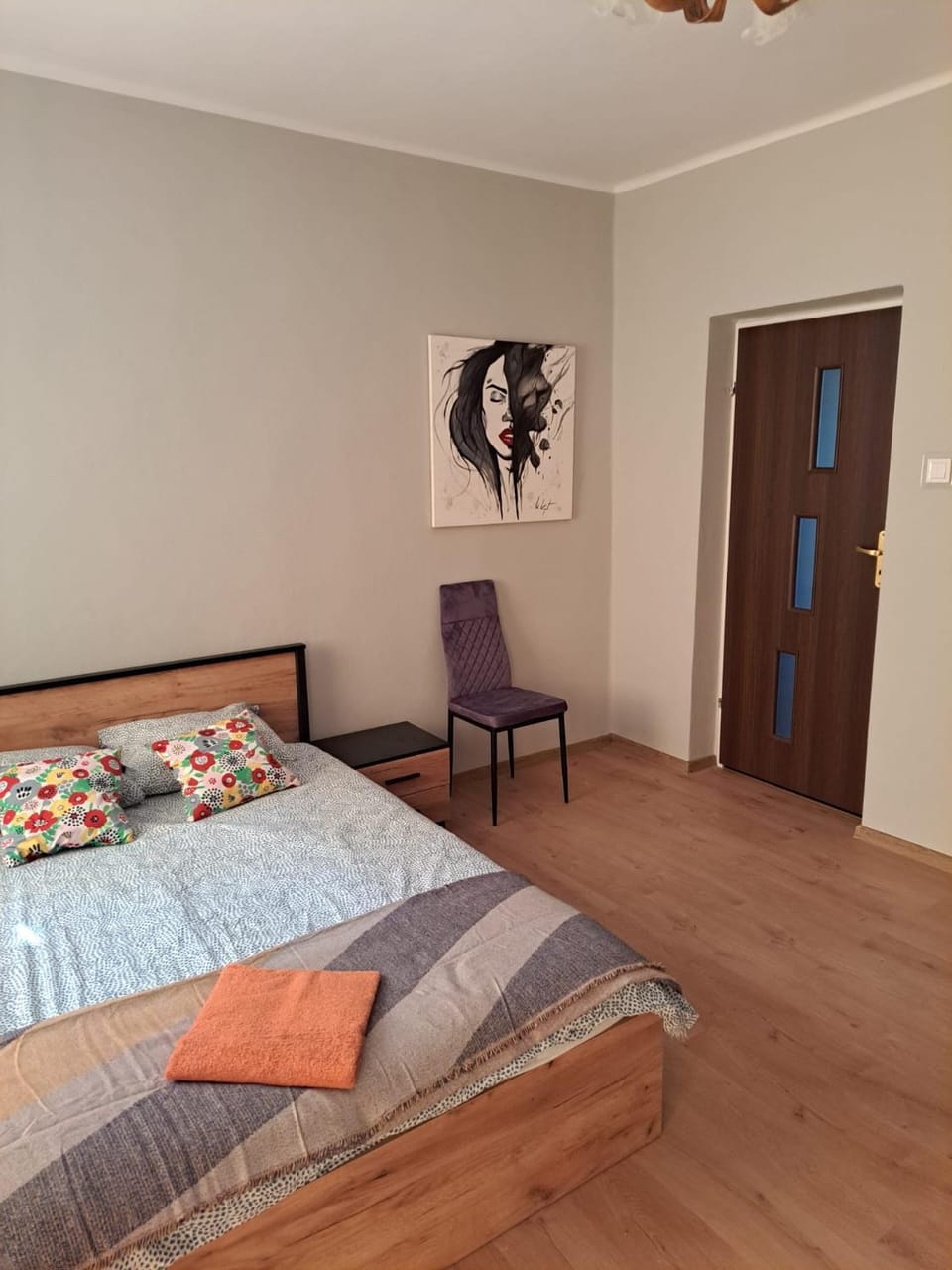 Bed, Living room, Photo of the whole room, Seating area, Bedroom