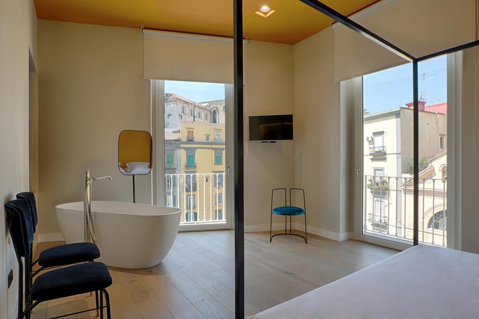 Nearby landmark, Bed, Balcony/Terrace, Photo of the whole room, City view, Street view, Bath