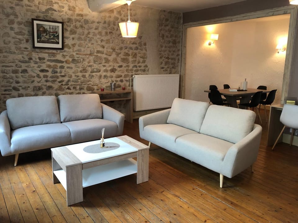 Spacieux appartement 2/6 pers 110m² proche CNPE Apartment in Auvergne-Rhône-Alpes