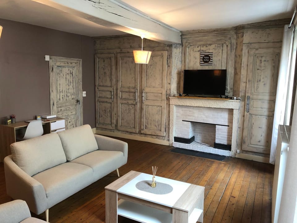 Spacieux appartement 2/6 pers 110m² proche CNPE Apartment in Auvergne-Rhône-Alpes