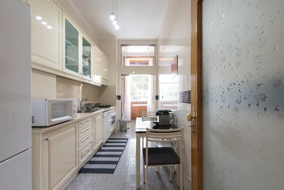 LovelyStay - The Porto Getaway w/ Free Parking Apartment in Porto
