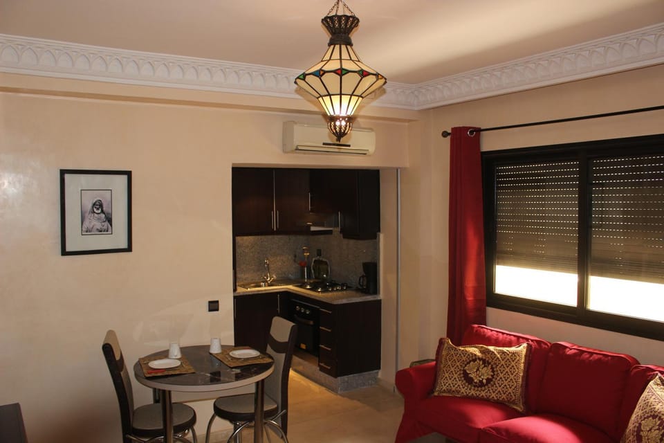 Seating area, Dining area
