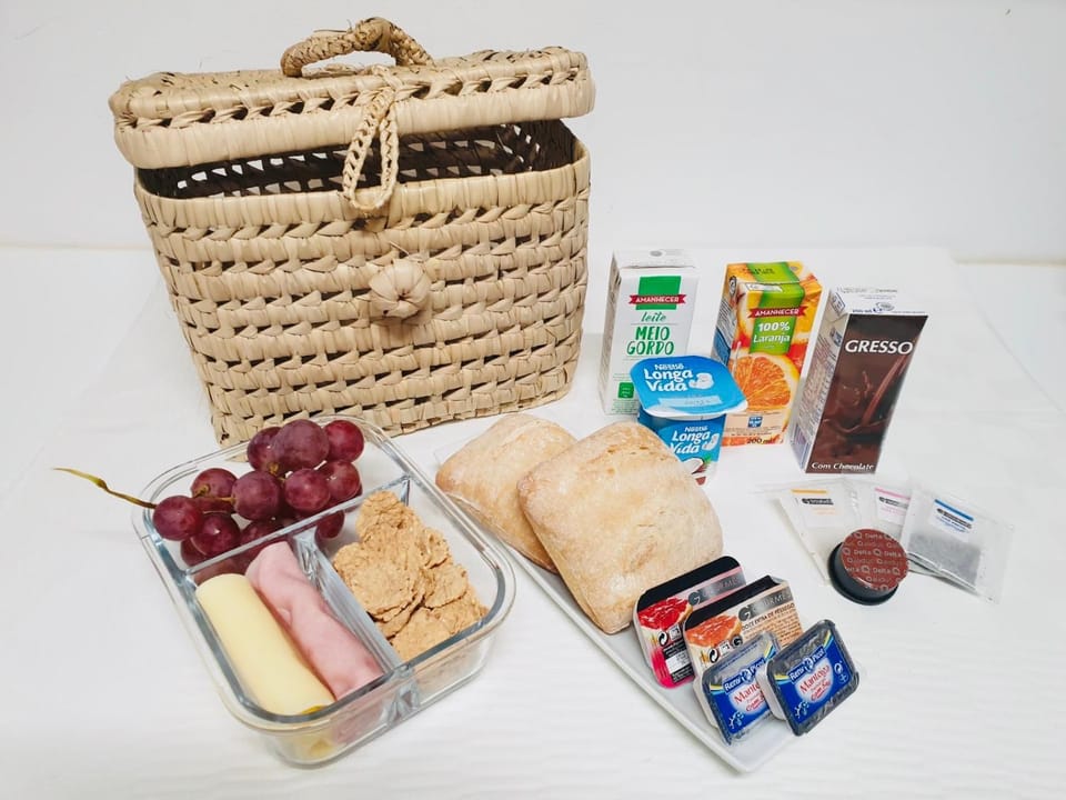 Food and drinks, Food, Breakfast, Continental breakfast
