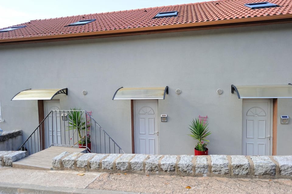 Property building, Facade/entrance