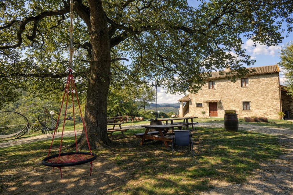 SCAPPO IN UMBRIA, casale al lago House in Umbria