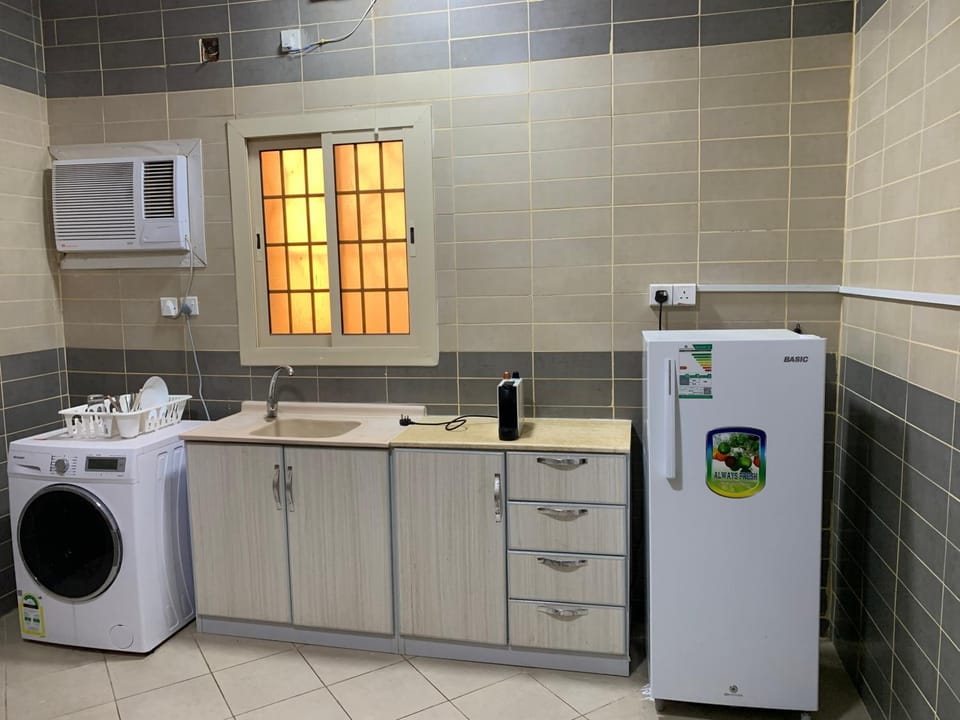 Kitchen or kitchenette, dishwasher, minibar, washing machine, dryer