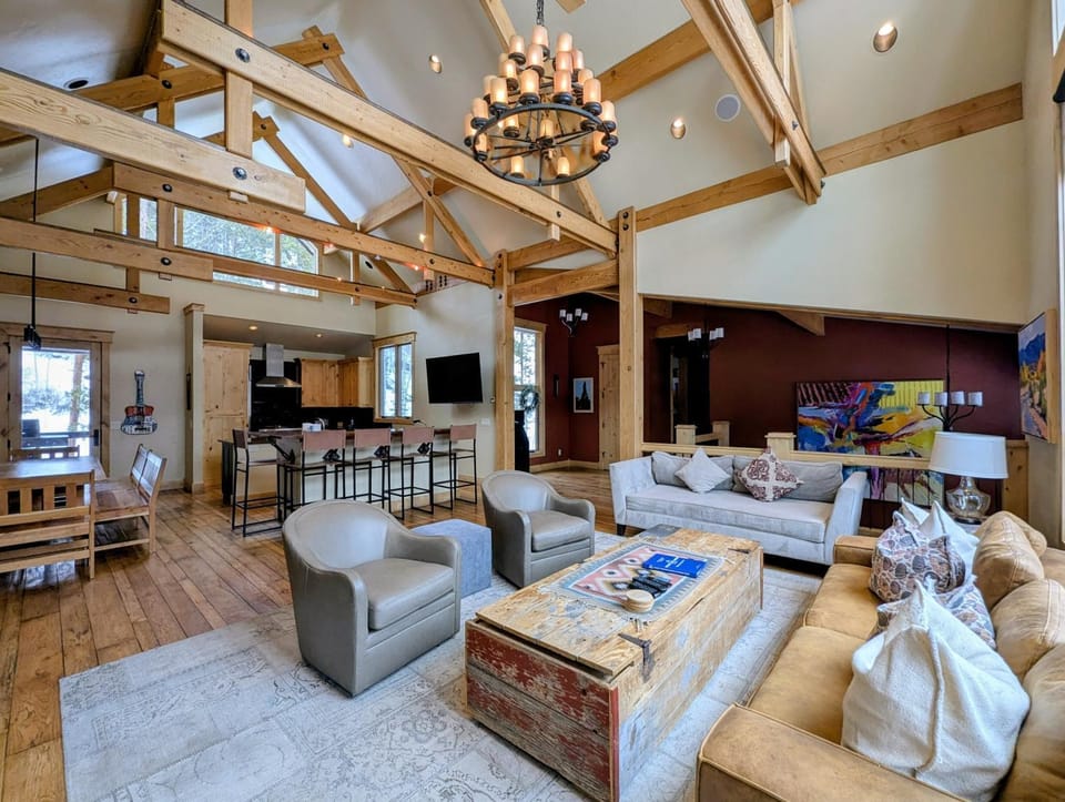 Day, TV and multimedia, Living room, Seating area, furniture, kitchen
