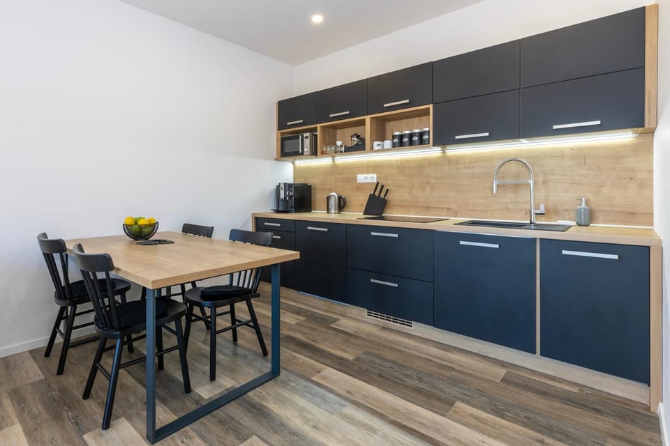 Kitchen or kitchenette, Photo of the whole room, Dining area