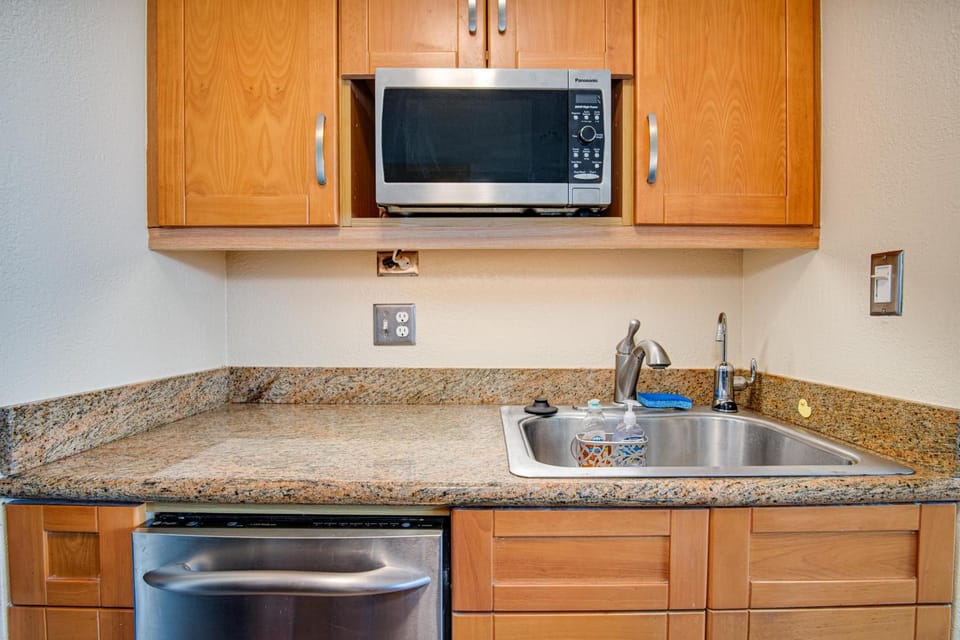 30days Min stay in Waikiki 1 bed corner high floor with View Apartment hotel in Honolulu