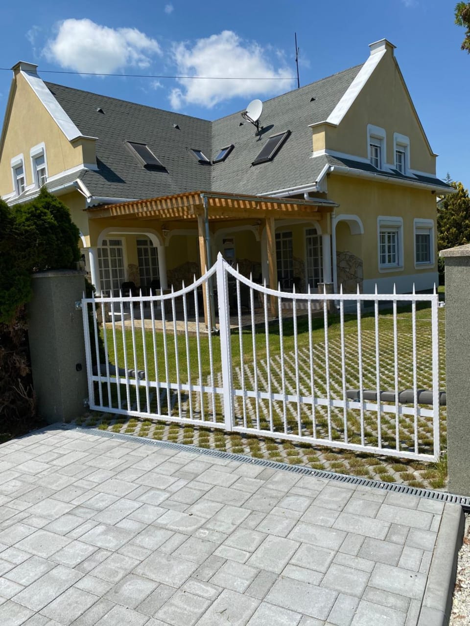 Property building, Balcony/Terrace