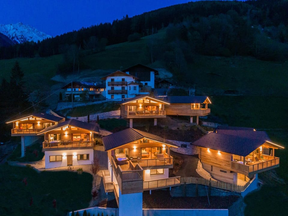 Neighbourhood, Bird's eye view