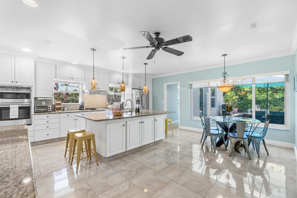 Across from Beach- 3 Master Suites, Heated Pool & Spa, Tanning Ledge, Golden Tee - by Maven Vacation Rentals House in Riviera Beach