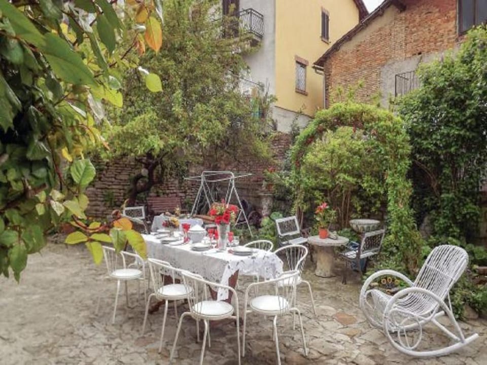 Facade/entrance, Garden, View (from property/room)