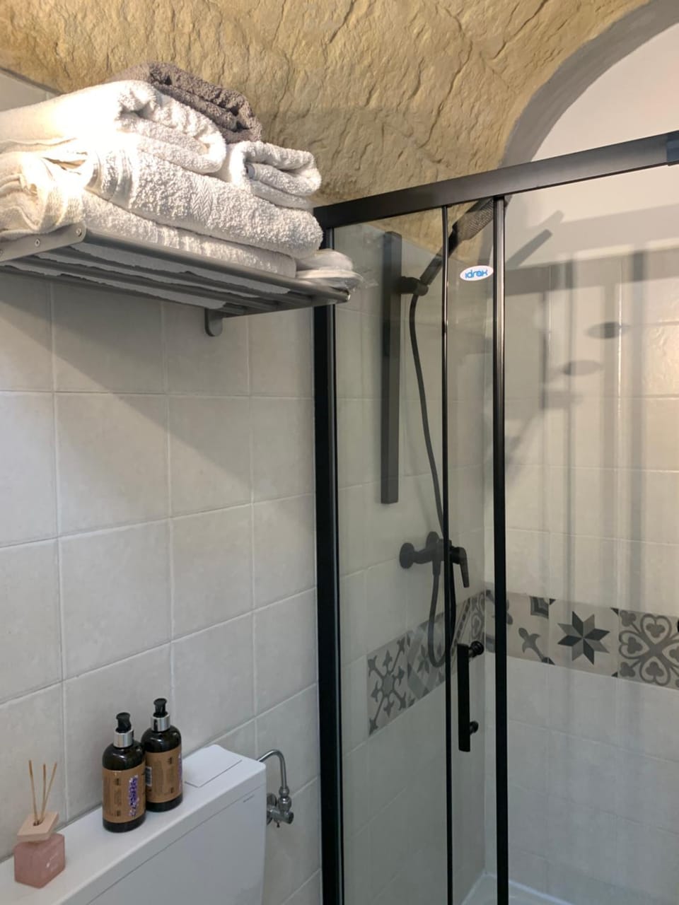Shower, towels