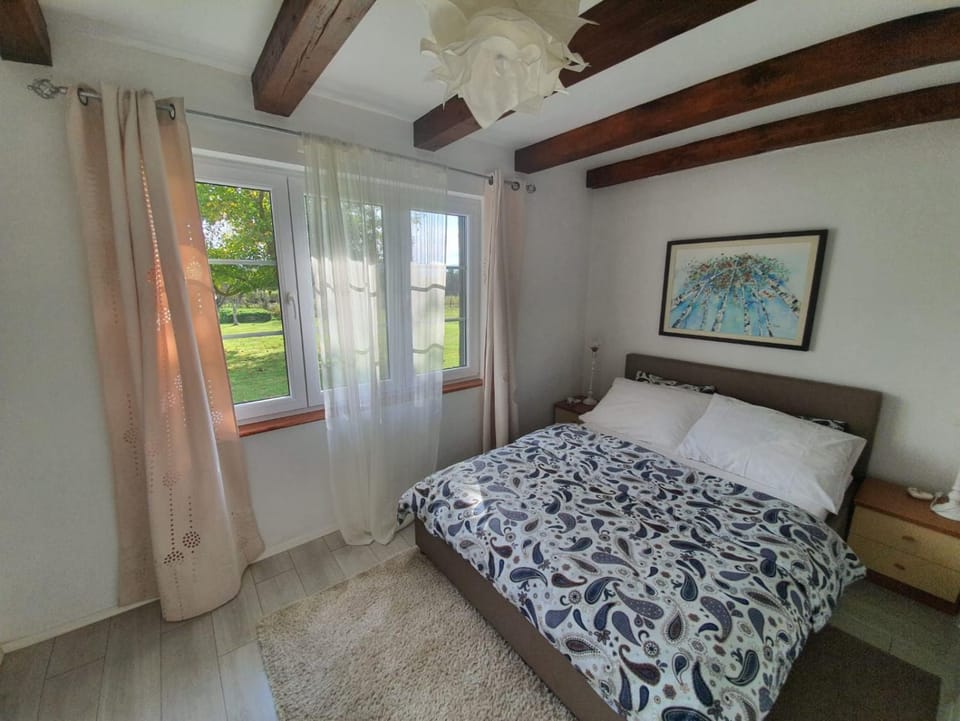 Village House Flowerside Apartment in Lika-Senj County