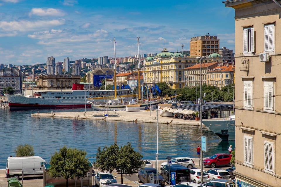 Neighbourhood, City view