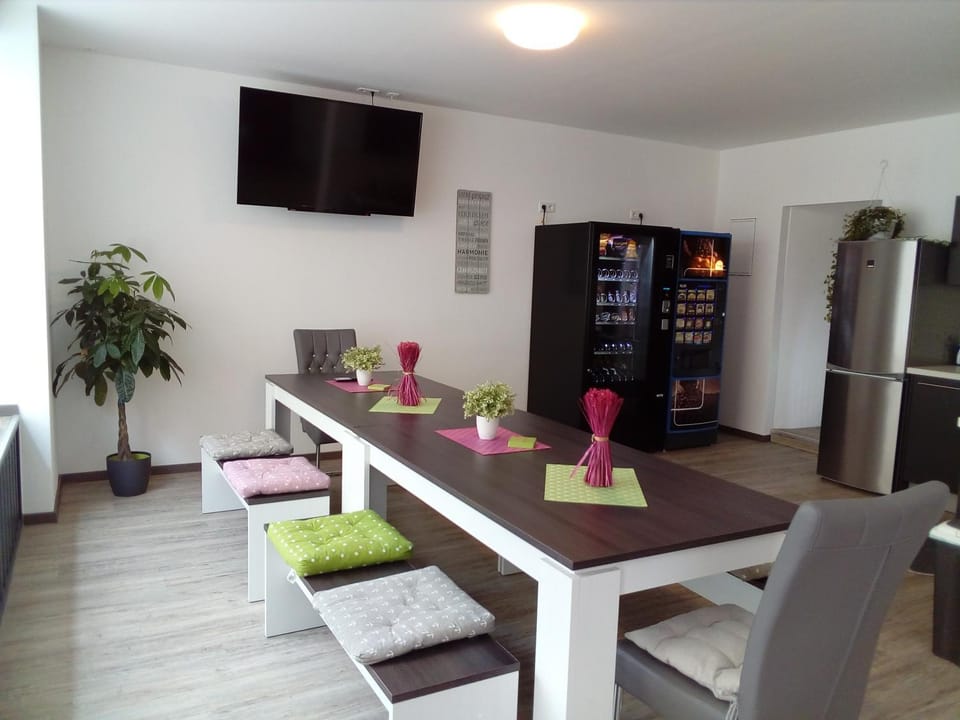 Communal lounge/ TV room, Communal kitchen