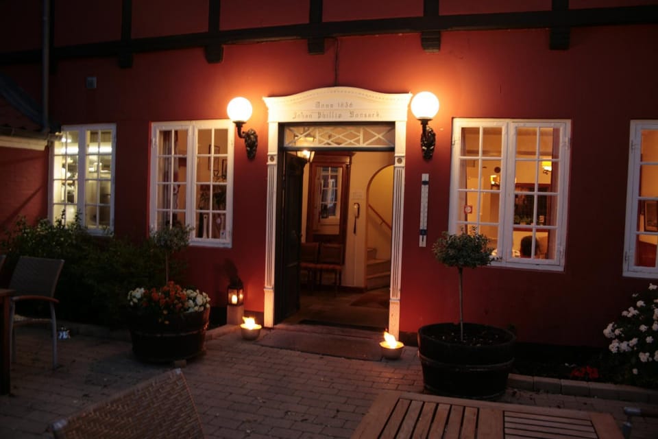 Facade/entrance, Night