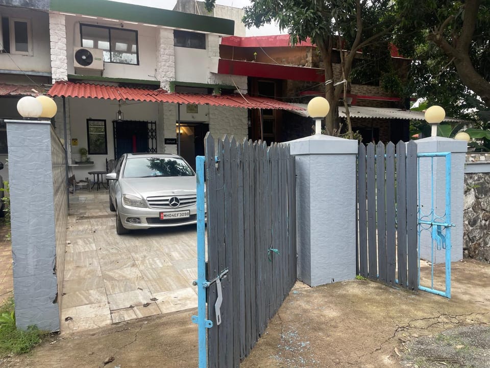 Blue Heaven- Lonavala 2 Bhk with private pool! House in Lonavla