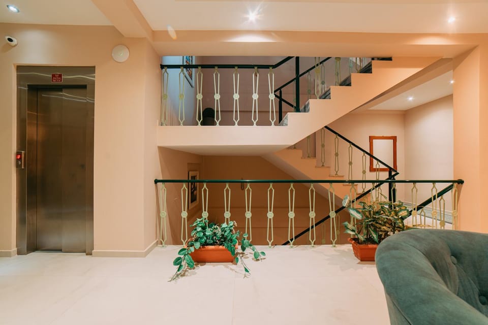 Floor plan, elevator