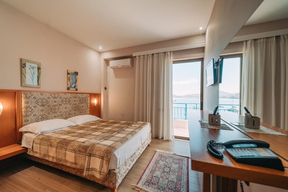 TV and multimedia, Bedroom, Sea view