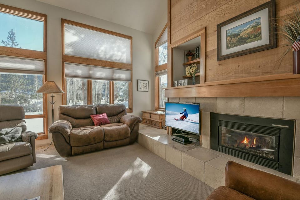 Quicksilver 1608 by SummitCove Lodging in Colorado House in Keystone