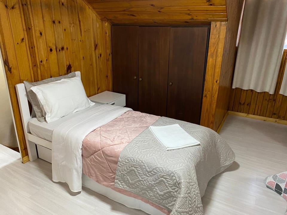 Bed, Bedroom, towels, wardrobe