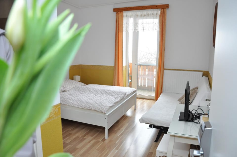 Gloriett Panzió Bed and Breakfast in Hungary