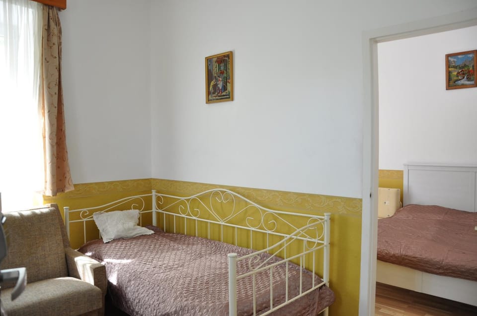 Gloriett Panzió Bed and Breakfast in Hungary