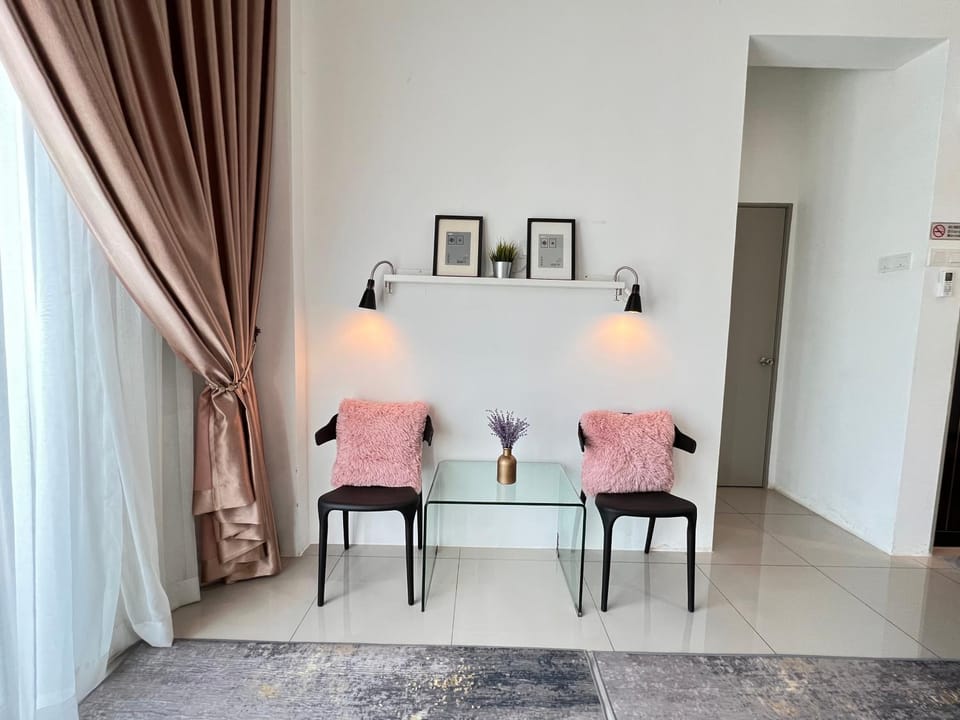 Seating area, Bedroom