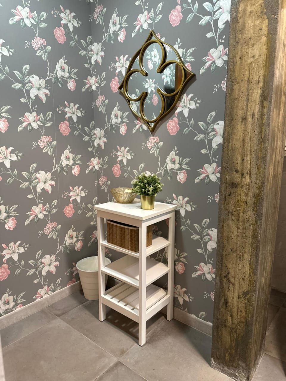 Bathroom, Decorative detail