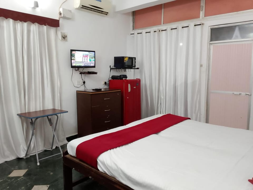 Alexmarie Guest house 5 min to candolim Beach Bed and Breakfast in Candolim