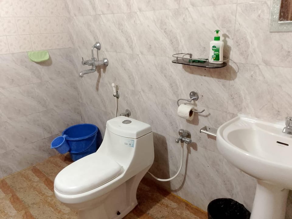 Alexmarie Guest house 5 min to candolim Beach Bed and Breakfast in Candolim