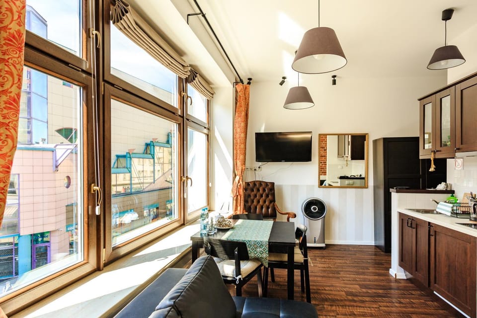 Day, Dining area