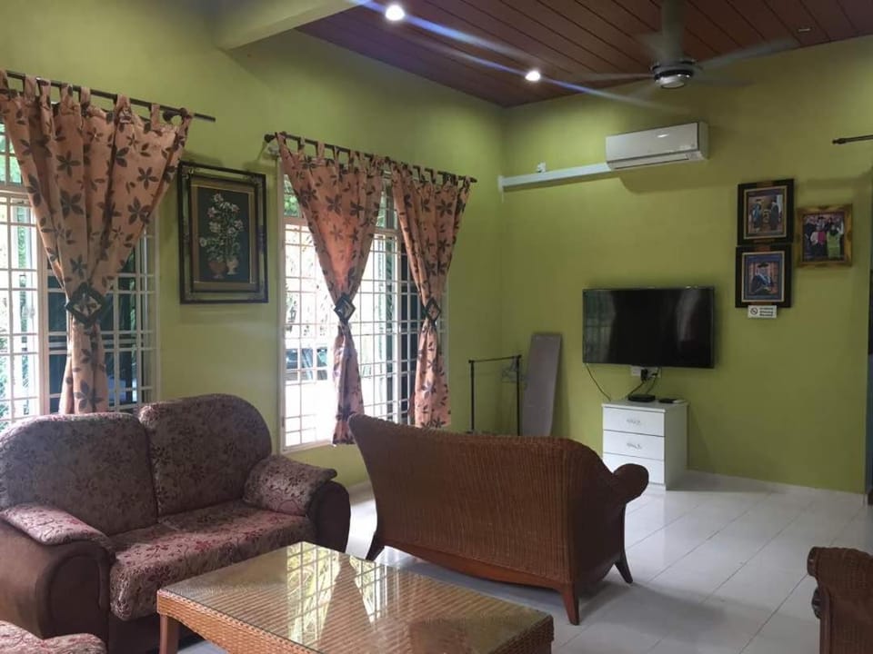 Homestay Cikgu Sungai Batu Besi House in Kedah