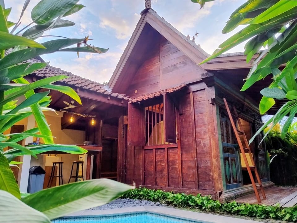 Property building, Garden, Swimming pool