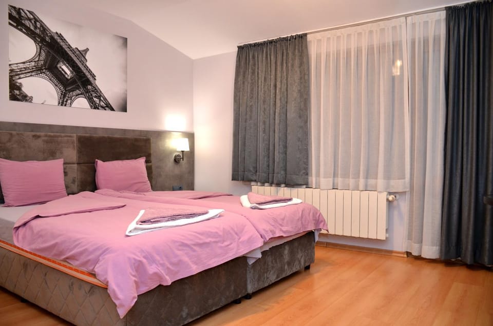 Toilet, Bed