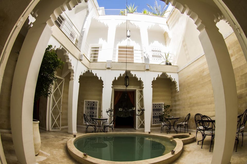 Dining area, Swimming pool