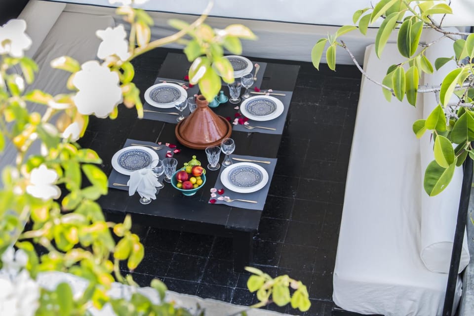 Restaurant/places to eat, Balcony/Terrace, Dining area